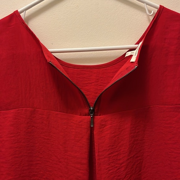 Maurice’s Red Women's dressy short sleeve top  size small - Picture 5 of 9